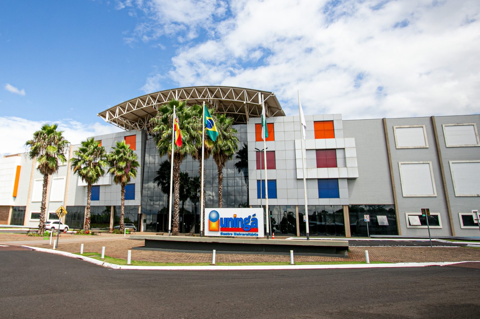 Fachada do campus Uningá